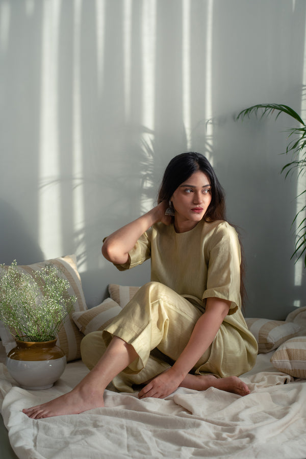 सुनहरा Set