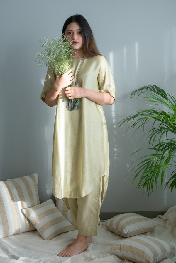 सुनहरा Set