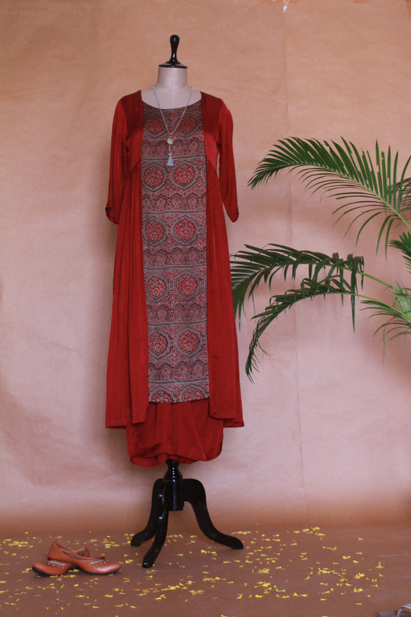 The Maanik Patra Tunic in Maroon-2
