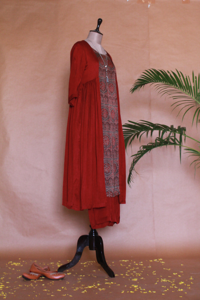 The Maanik Patra Tunic in Maroon-2