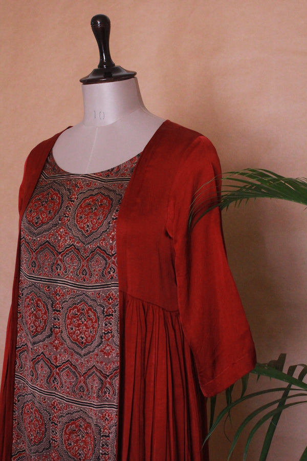 The Maanik Patra Tunic in Maroon-2